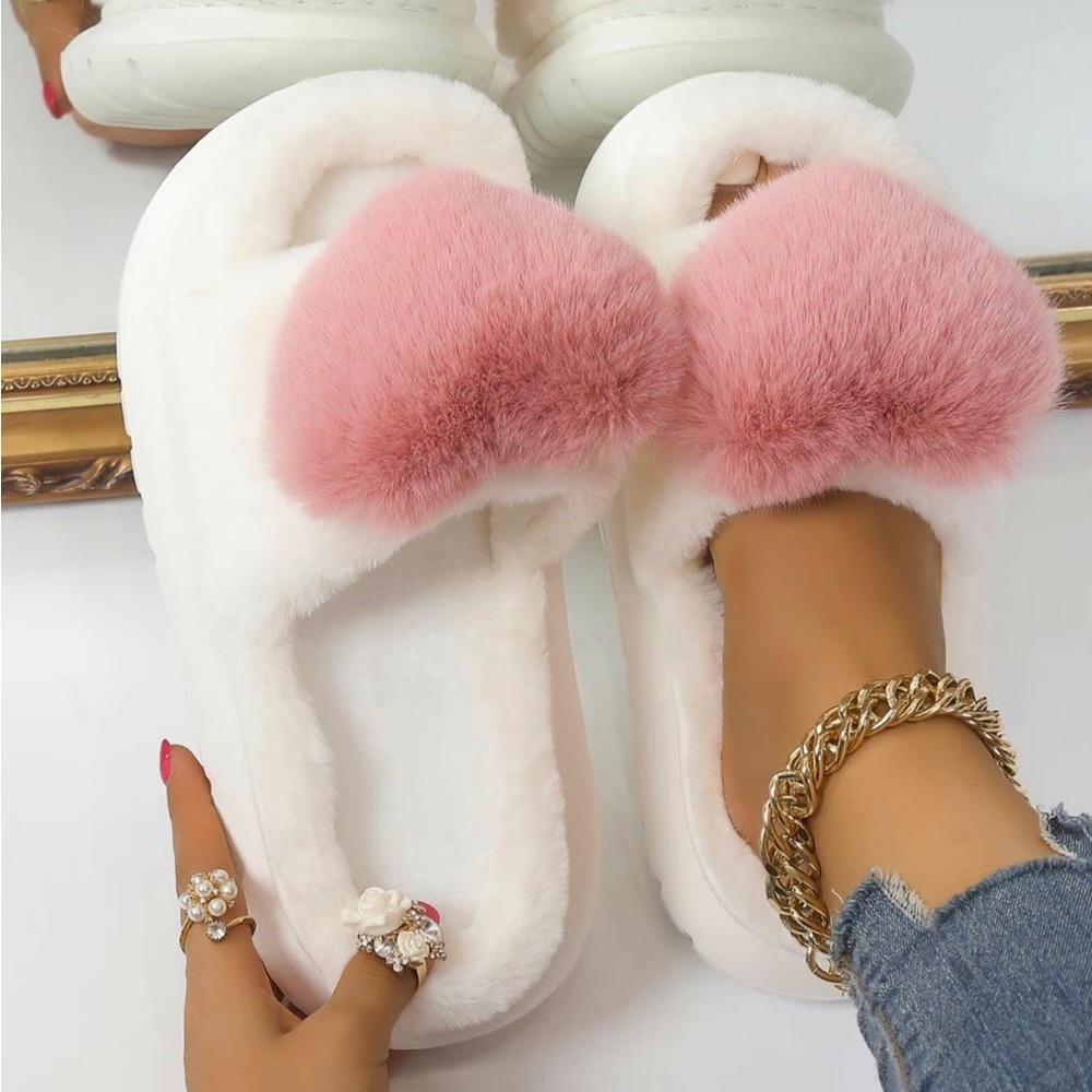 Soft & Cozy Slippers With Cute Heart Design 💗